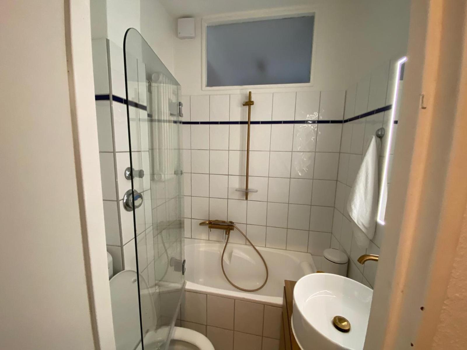 Einzimmerwohnung In Der Naehe Kudamms Und Location Gruenewald * Berlijn
