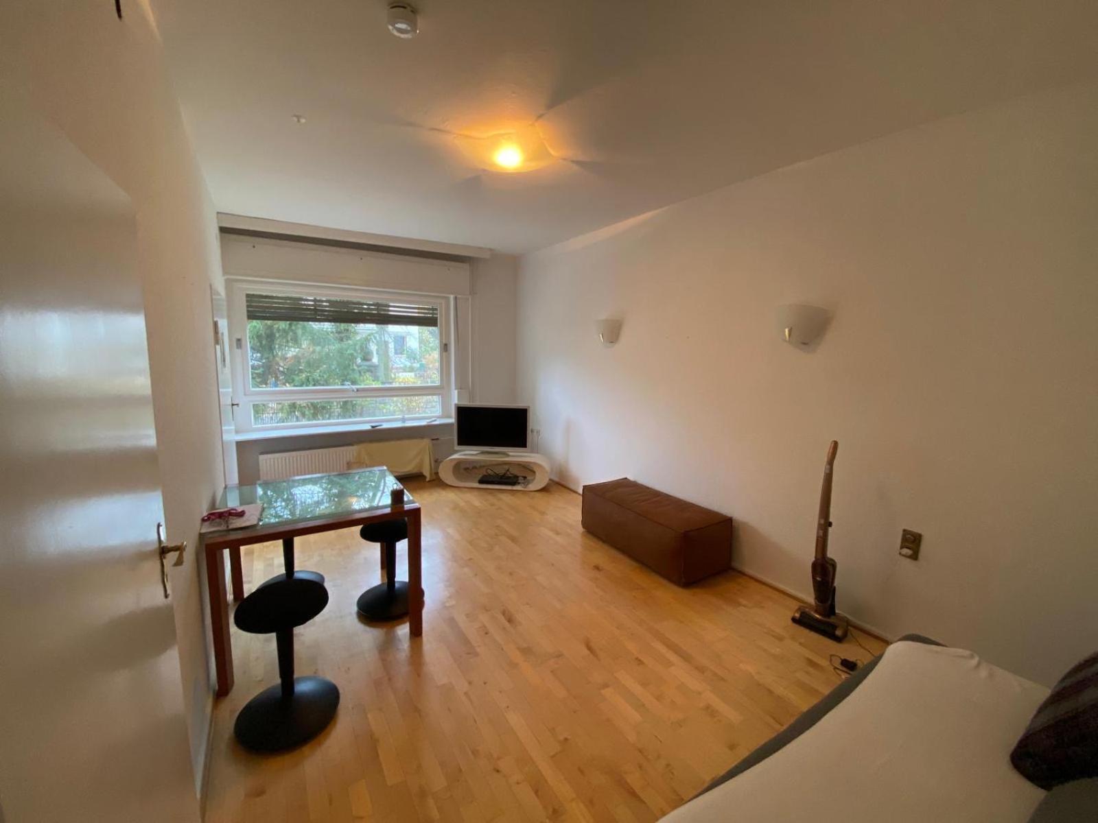 Einzimmerwohnung In Der Naehe Kudamms Und Location Gruenewald
