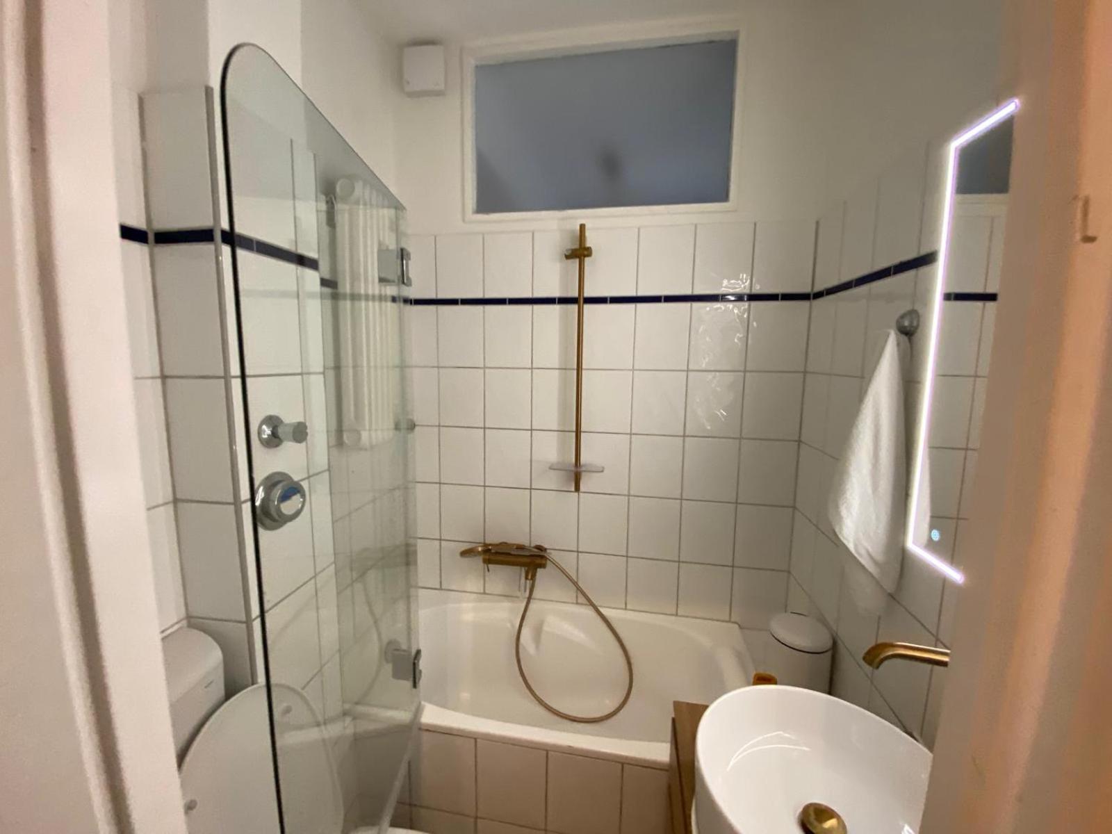 Einzimmerwohnung In Der Naehe Kudamms Und Location Gruenewald Berlijn